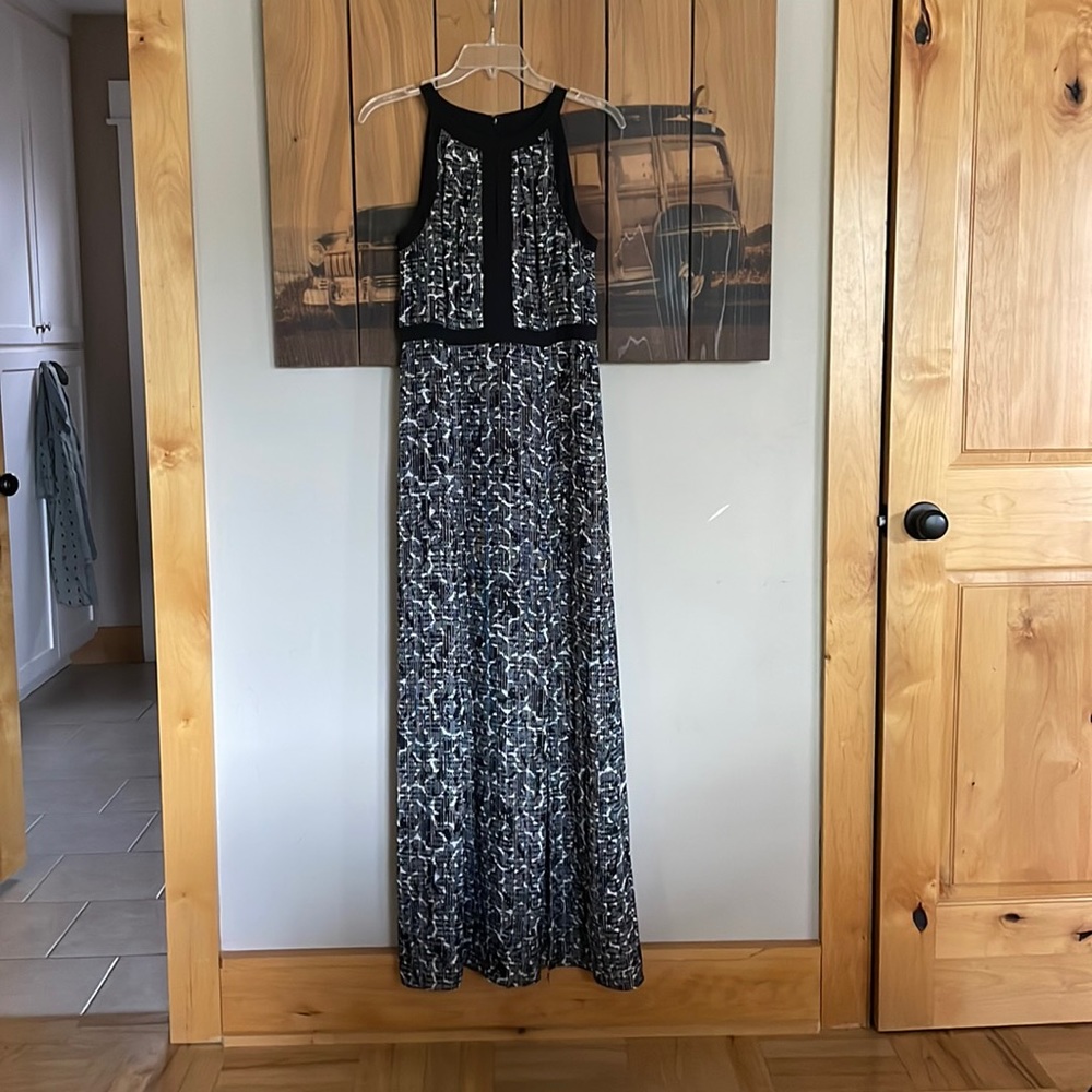 White House black size 4 maxi dress.